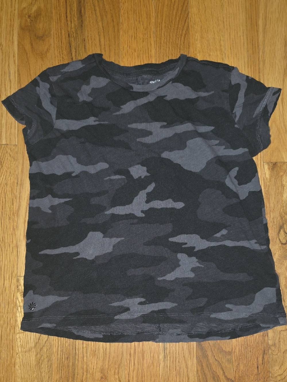 Athleta Kids Black & Gray Camo Short Sleeve Tee